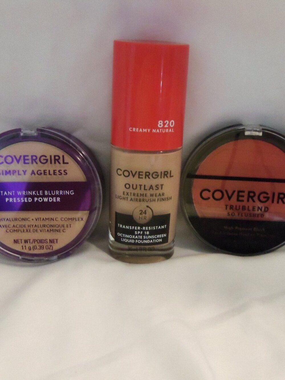 Cover Girl Outlast Extreme Wear Light Airbrush Finish w/ Blurring powder & Blush